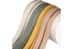 Factory Custom Weight Color Long Chain 3#5#8# Metal Zipper Rolls Bags Jacket