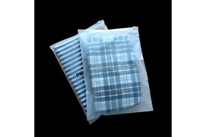 Custom Logo Recyclable Frosted Plastic Zippered Clothing Packaging T-Shirts Tote Bag MOQ 100pcs