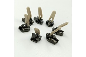 Wholesale Metal Zipper Sliders with Plastic Rubber Puller Tab Sizes 3# Customizable for Clothing Luggage for Repair