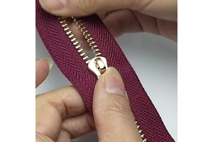 High Quality Wholesale 5# Metal Zipper Sliders Puller Custom Zip Slider Puller Deslizadores Lock Gold Met for Jackets
