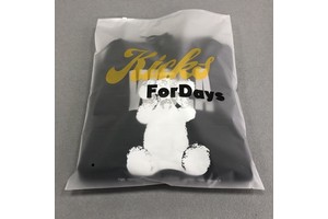 Custom Printed Transparent Frosted Self-Sealing Ziplock Plastic Bag for T-Shirt Clothes Socks and Shoes Packaging