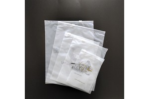 Wholesale Frosted PE Plastic Recyclable T-Shirt Bags Custom Logo Screen Printed for Clothes Garments Socks Shoes Size