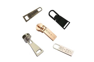 Fast Delivery High-Grade Custom Engraved Logo Gold Metal Zipper Puller Sliders Nylon Zipper Head Hardware Bag Zipper Sliders