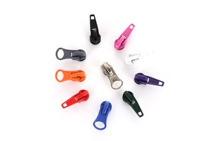 High Quality Custom Zip Slider Fashion Automatic Lock Zipper Puller 5# Nylon Zipper Custom Slide Rail Zipper Pull Made Plastic