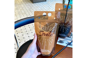 Portable OEM Printing Multi-Size Zipper Transparent Stand up Pouch Coffee Beverage Juice Drink Packing Bag With Straws and Hole