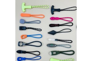 Soft Rubber Plastic Custom Logo Design Zipper Pull with Core Puller for Garment Backpack Luggage Quality Choice
