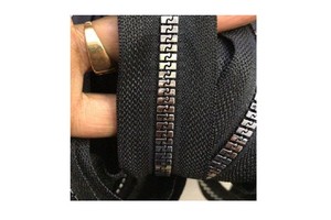 Convenient Auto Lock Open-End Plastic Zipper with 100 Length for Easy Use