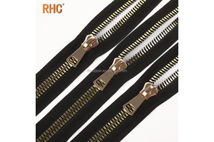 Customized No.15 Eco-Friendly Imitated-Metal Zipper Black Plastic Resin with Coarse Gold Teeth for Handbags & Clothing