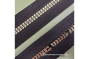 Factory Wholesale No.5 Resin Special Teeth Zipper for Bags, Clothing, Home Textiles, Accessories, and Luggage Made of Plastic