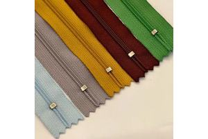 Wholesale Eco-Friendly 3# for YKK Brand Nylon Coil Zipper Custom Length for Luxury Dresses Bags and Shoes