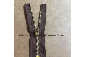 Custom No. 4 Metal Zipper by Manufacturer Gold Copper Tooth Upper Clothing Zipper with Open Bag Feature for Garments