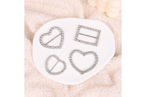 Wholesale Eco-Friendly Women's Clothing Accessories Crystal Pearl Metal Heart Shaped Silk Scarf Corner Knotted Button Zippers