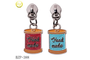 Wholesale Handmade Logo Zipper Tags Handbags Metal Enamel Name Slider Accessory Reflective Locking Zipper Pulls for Backpack