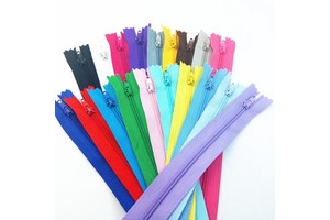 Eco-Friendly 3# Cushion Dress Trouser Skirt Coil Zipper Bronze Closed End for Bags Garments Shoes Home Textiles